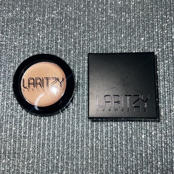 🖤🆕🖤 Laritzy Cream Highlighter in Virtue - Picture 4 of 6
